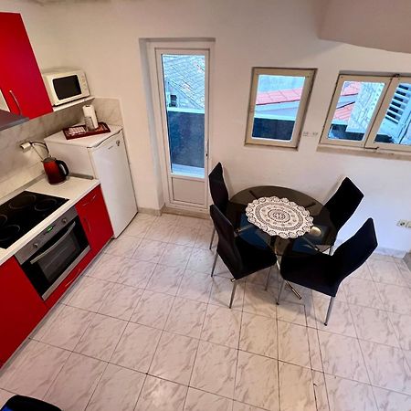 Apartments Tudor Nikola ฮวาร์ ภายนอก รูปภาพ