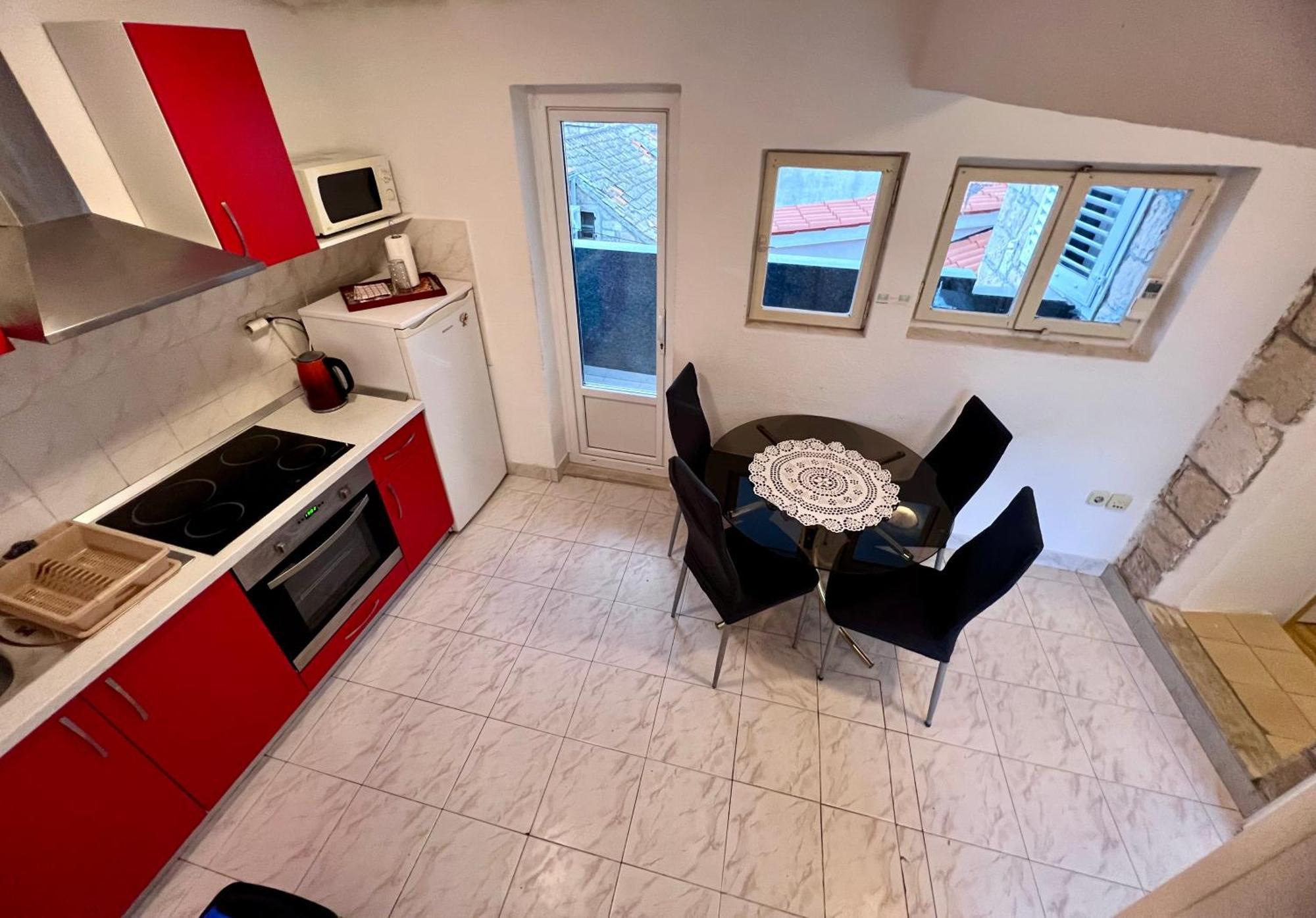 Apartments Tudor Nikola ฮวาร์ ภายนอก รูปภาพ