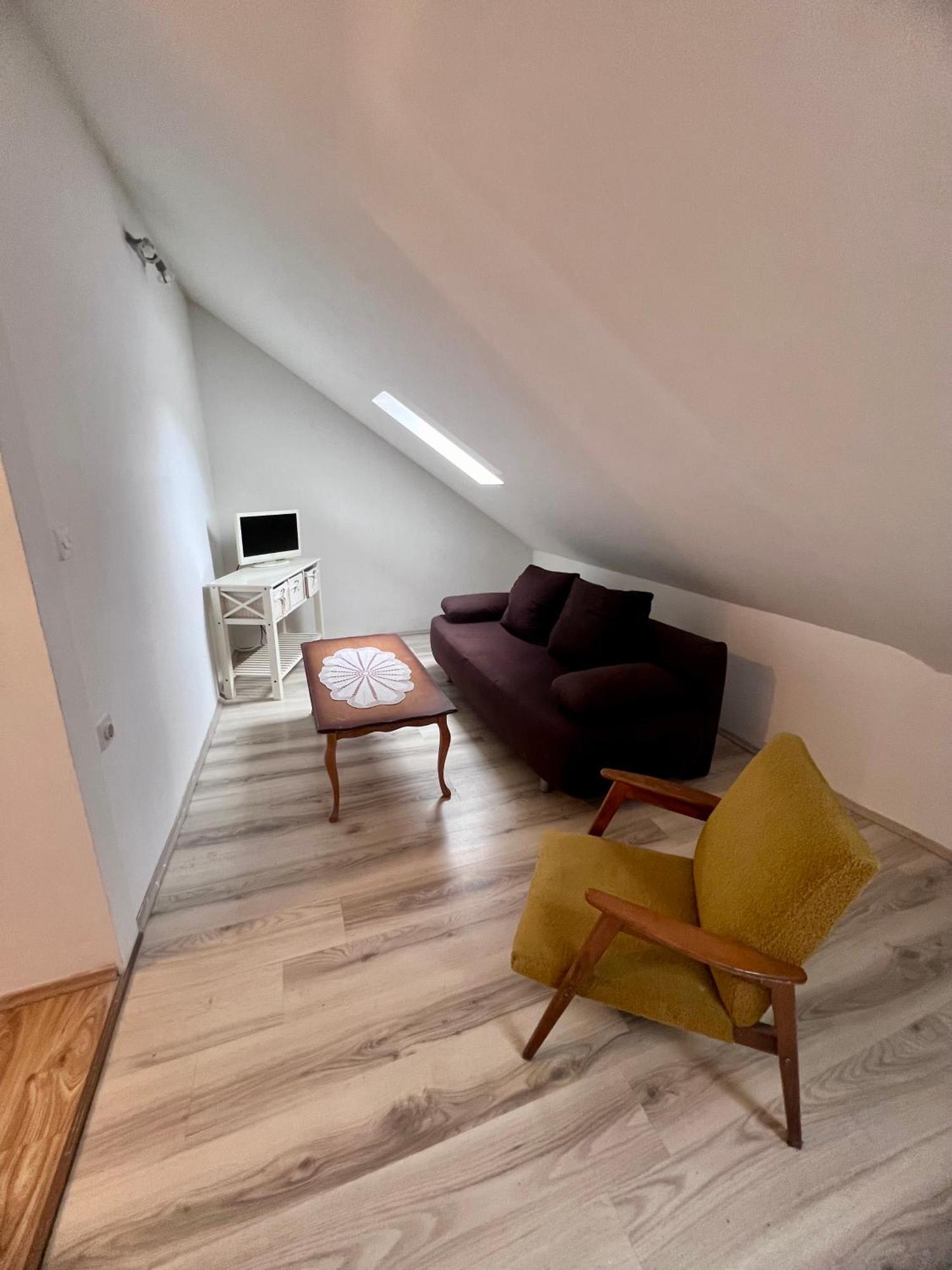 Apartments Tudor Nikola ฮวาร์ ภายนอก รูปภาพ
