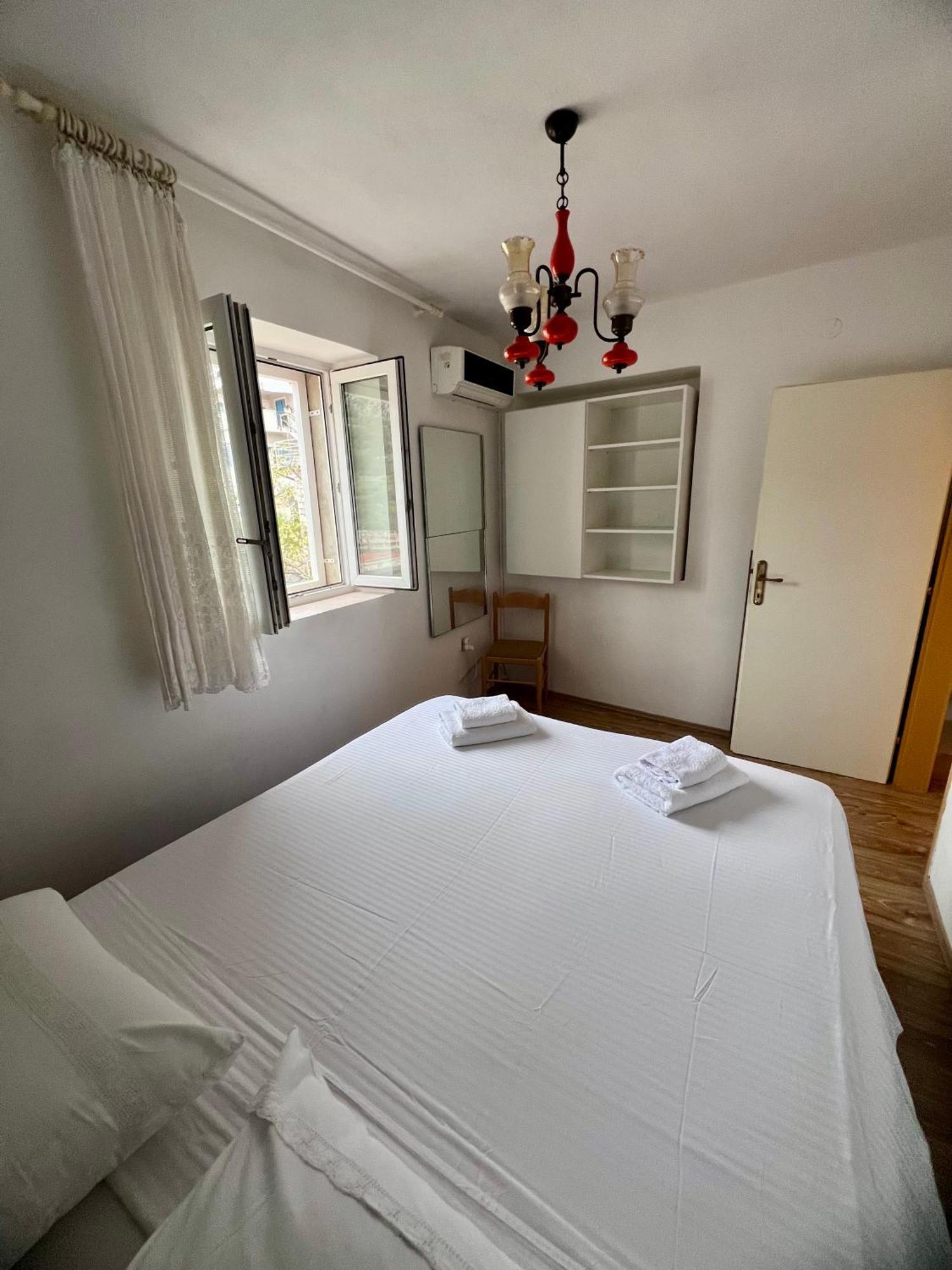 Apartments Tudor Nikola ฮวาร์ ภายนอก รูปภาพ