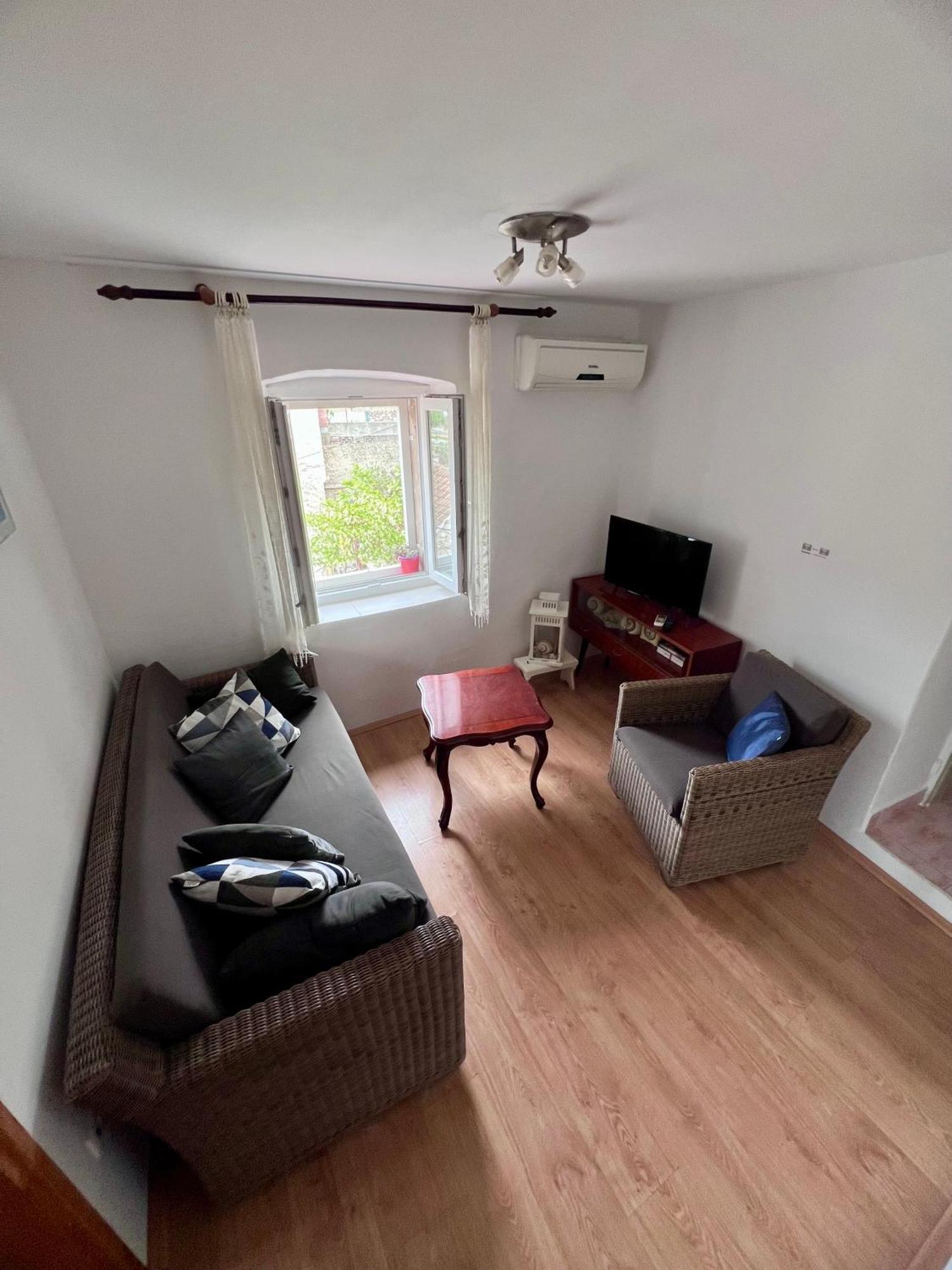 Apartments Tudor Nikola ฮวาร์ ภายนอก รูปภาพ