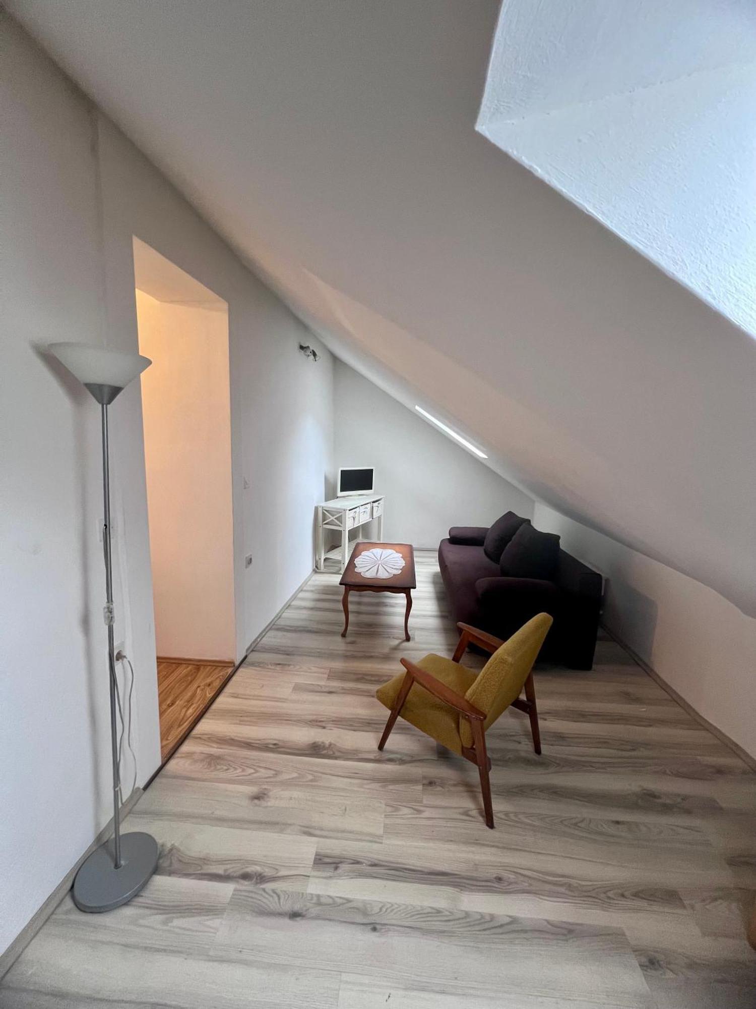 Apartments Tudor Nikola ฮวาร์ ภายนอก รูปภาพ