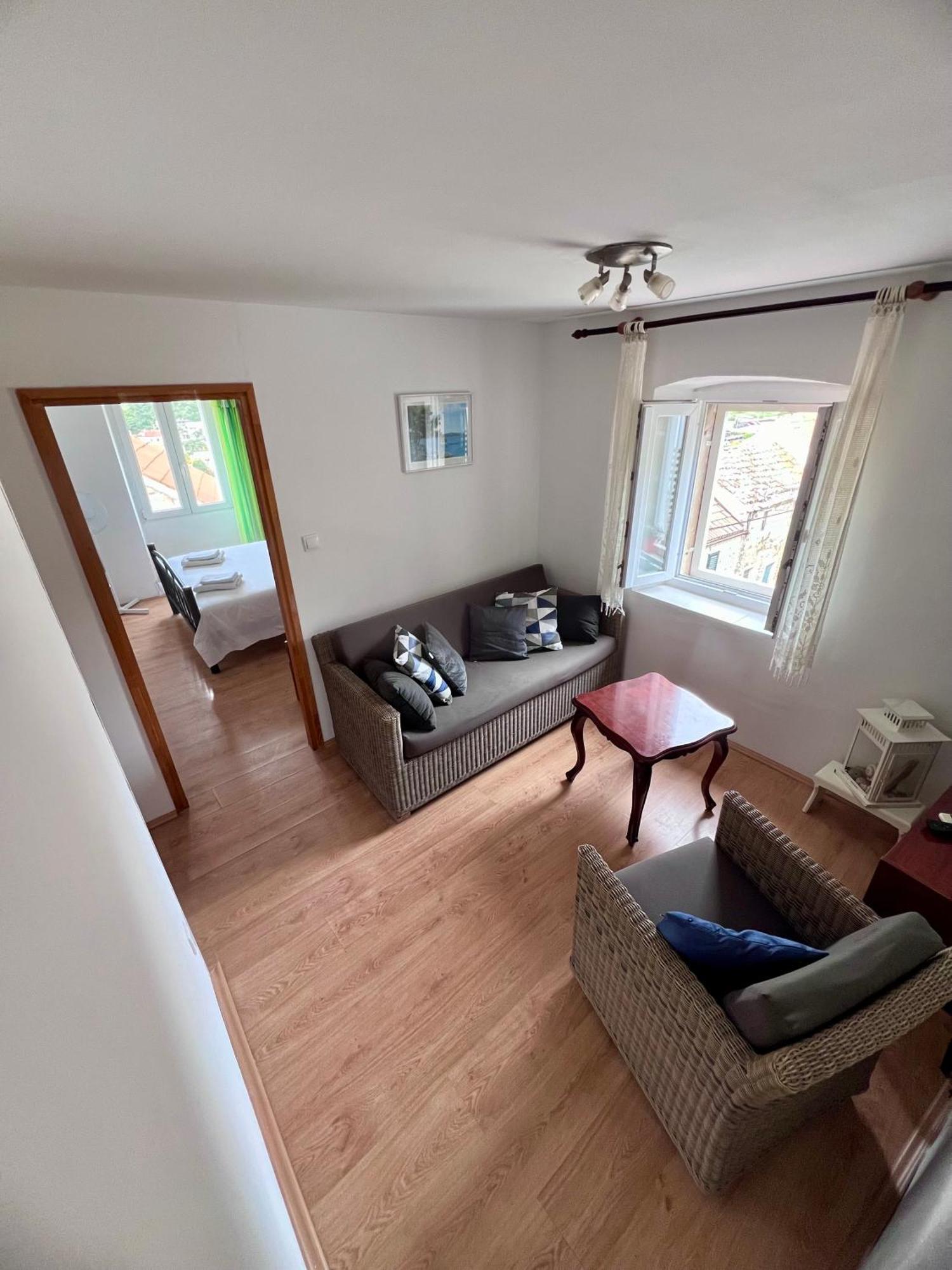 Apartments Tudor Nikola ฮวาร์ ภายนอก รูปภาพ