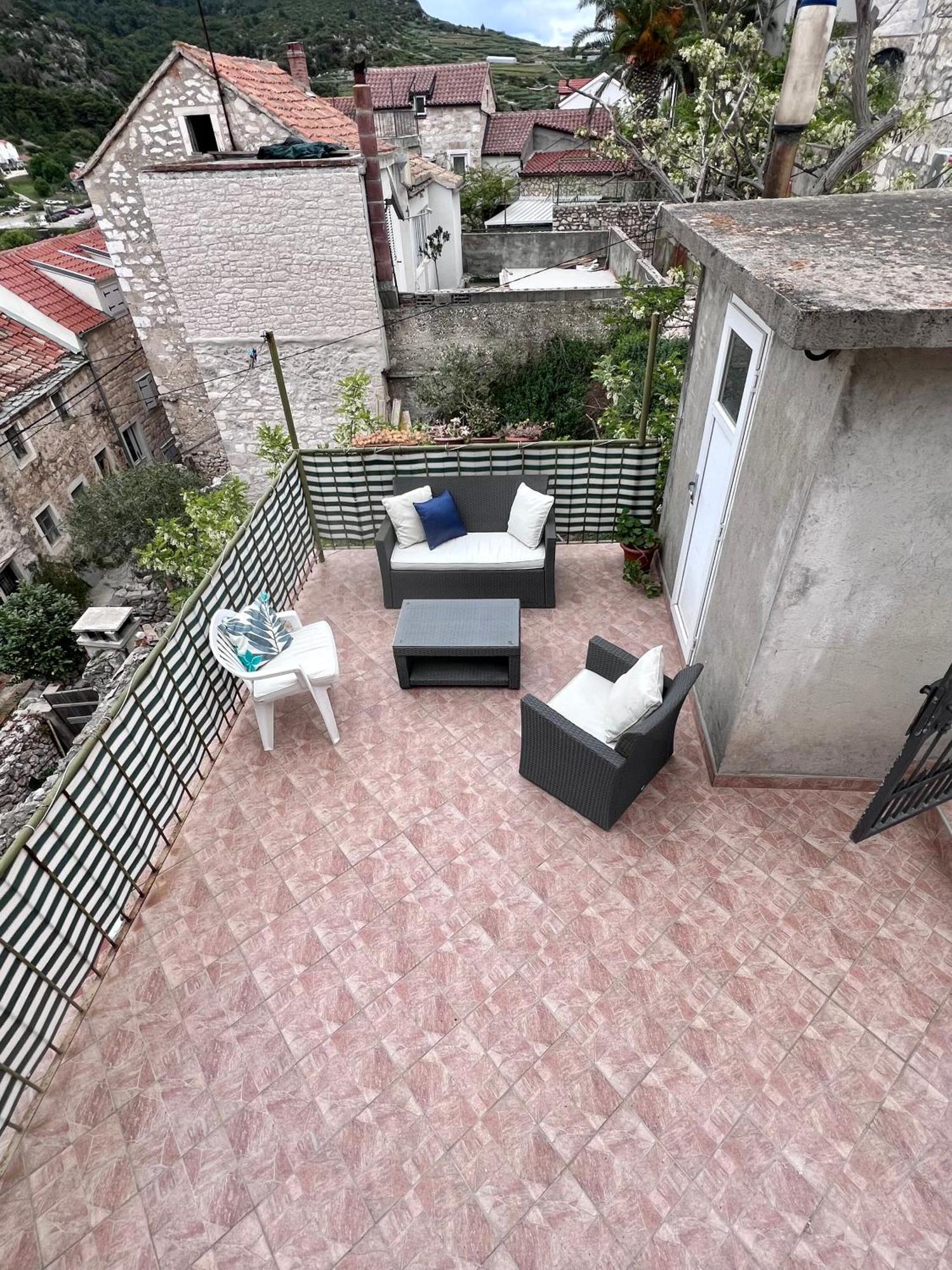 Apartments Tudor Nikola ฮวาร์ ภายนอก รูปภาพ